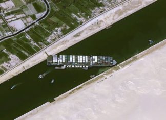 Ever Given сдвинулся с места: СМИ узнали о прогрессе в разблокировке Суэцкого канала