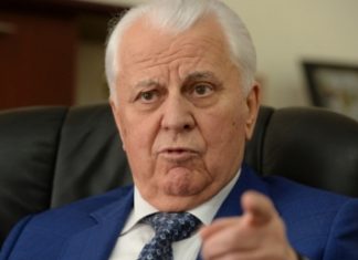 Кравчук рассказал о том, как он будет встречать российских парашютистов