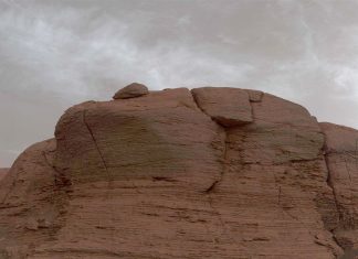 Марсоход Curiosity запечатлел редкие марсианские облака (ФОТО)