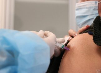 Вакцинация в Украине проходит в десять раз медленнее, чем в Европе — эксперты