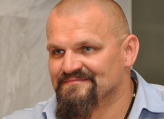 Под возгласы «Позор» «сильнейший человек планеты» Вирастюк стал депутатом ВРУ