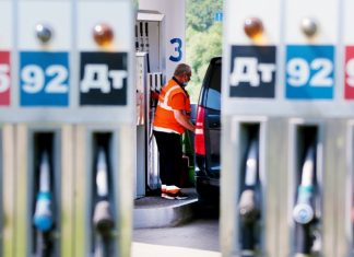 Росстат зафиксировал замедление роста цен на бензин