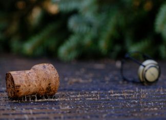 Moet Hennessy приостанавливает поставки шампанского в Россию