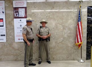 Полицейским в США запретили врать детям