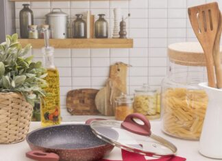 Как часто нужно менять кухонную посуду?