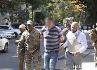 В Кабмин Украины ворвался террорист с боевой гранатой, пообещав подорвать здание