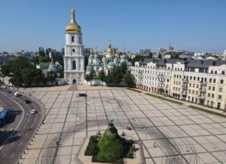 Дрифт на Софийской площади: в «Слуге народа» прокомментировали инцидент и показали его последствия (фото)