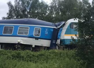 Два пассажирских поезда столкнулись в Чехии: есть погибшие и много раненых