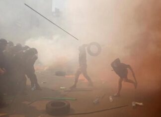 Начались аресты участников акции протеста на Банковой 14 августа