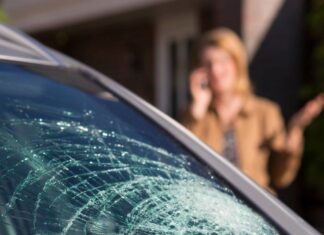 Почему повреждение авто предметом из-под чужих колес не считается ДТП