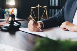Почему важно пользоваться услугами адвоката?