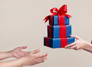 Поздравление родителей: какой подарок выбрать?