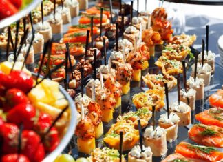 Организация выездного банкета: в чем плюсы кейтеринга?