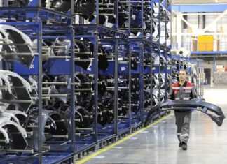 Россиян предупредили о возможных перебоях с поставками автозапчастей