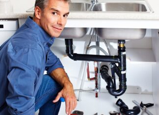 Услуги сантехника: когда без его помощи не обойтись