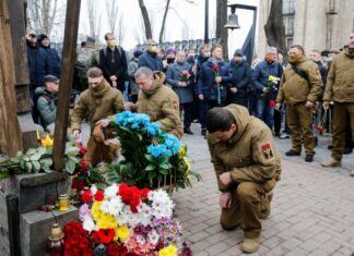 В Киеве ко Дню Достоинства и свободы почтили память Героев Небесной Сотни (фоторепортаж)
