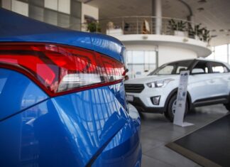 Автопром в 2021 году: дилеры «слетели с катушек», кризис микрочипов