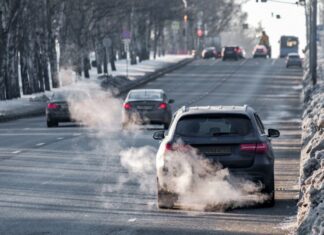 В РФ разрабатывают меры по снижению вреда экологии от личных автомобилей