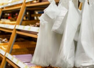 В супермаркетах Украины больше не будет бесплатных пакетов: какая альтернатива (видео)