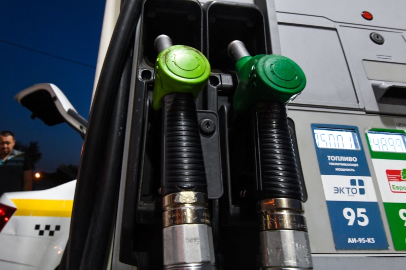 Росстат зафиксировал снижение темпа роста розничных цен на бензин