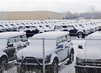 Сотни новых Ford Bronco оказались в такой же ситуации, как Lada на АвтоВАЗе