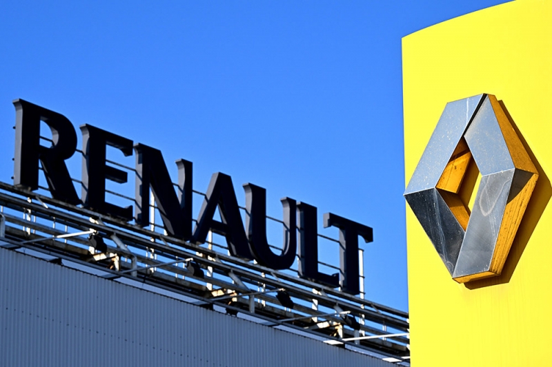 Renault приостановила производство в России
