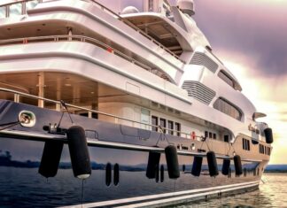 Власти Германии заблокировали мегаяхту российского миллиардера
