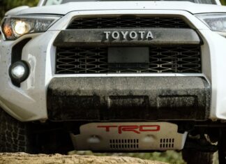 Автомобили с Ближнего Востока начали поставлять в Россию