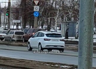 Новую Lada Vesta впервые заметили на дорогах без камуфляжа