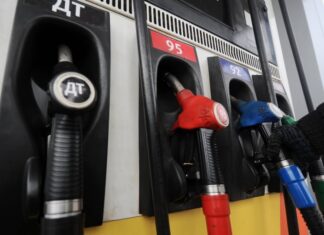 Росстат: Цены на АЗС снижаются седьмую неделю подряд