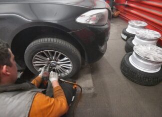 Зачем необходимо следить за шиномонтажниками при смене колес