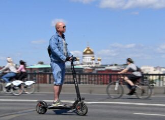 Для владельцев электросамокатов и скутеров предложили ввести ОСАГО