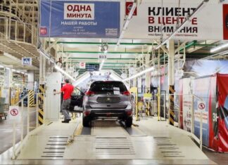 Nissan не возобновит производство машин в России до марта 2023 года