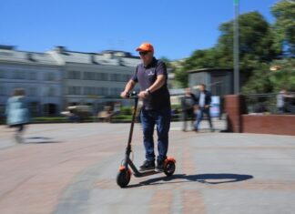 В РСА объяснили невозможность страхования электросамокатов