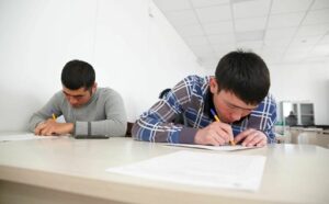 Мигранты в России: для чего необходимо сдавать экзамены по русскому языку?