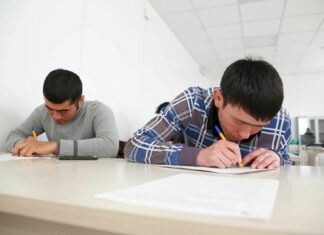 Мигранты в России: для чего необходимо сдавать экзамены по русскому языку?