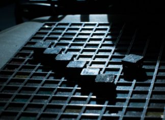 Девальвация рубля и дальнейший рост цен: эксперт оценил перспективы 2022 года