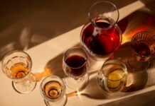 Исследование многообразия алкогольных напитков — от исторических корней до современных вкусов