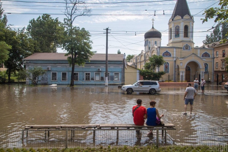 
Дождь не в радость. Последствия одесского "цунами"
